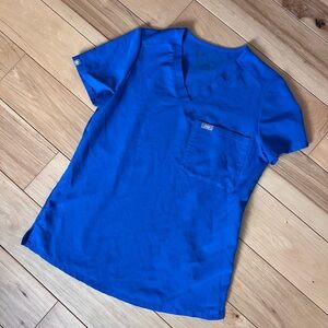 Women’s Figs scrub top